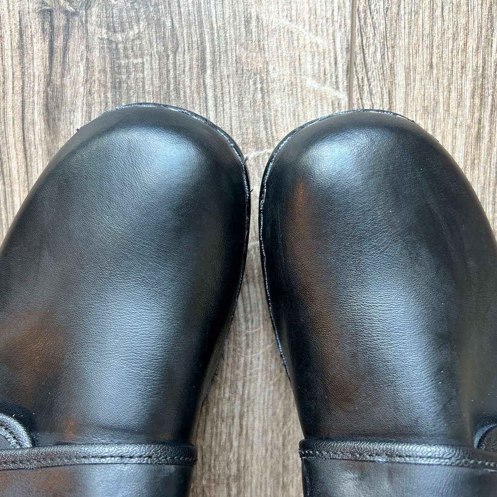 Stylish Black Leather Mules by [Brand] - Picture 2 of 11
